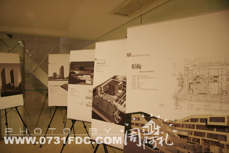 魏春雨教授“制约下的游离”艺术展盛大开幕